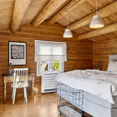 Vakantiehuis Charming Log Near The Sea *
